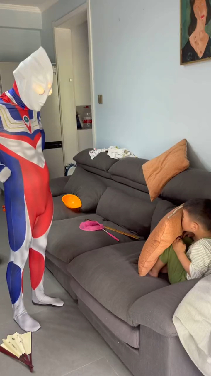 这是不是在家闲出屁的你笑死我了,奥特曼翻车了