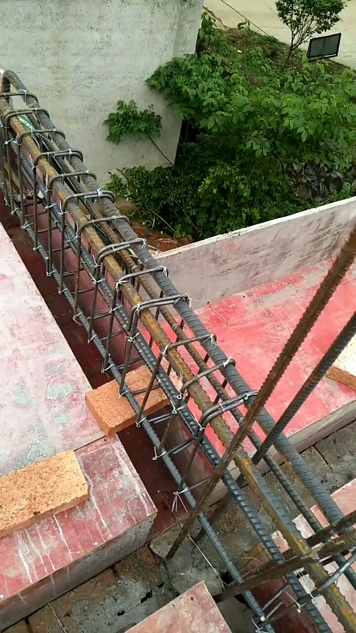 1米5的挑梁,这样布筋可以不?