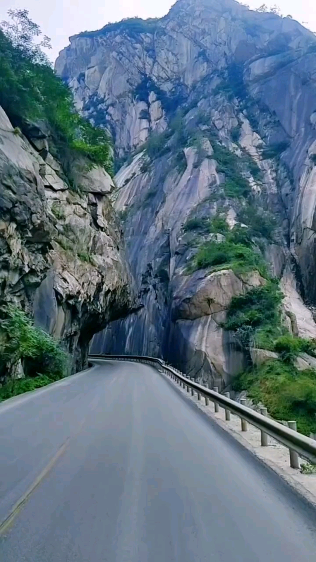 陕西:华阴242国道,罗夫呦老虎口.-度小视