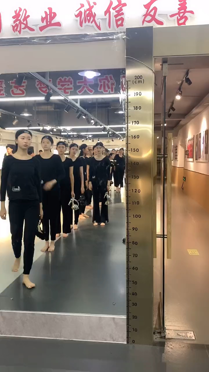 让全国人民重新认识一下我们当代山东女孩的身高!