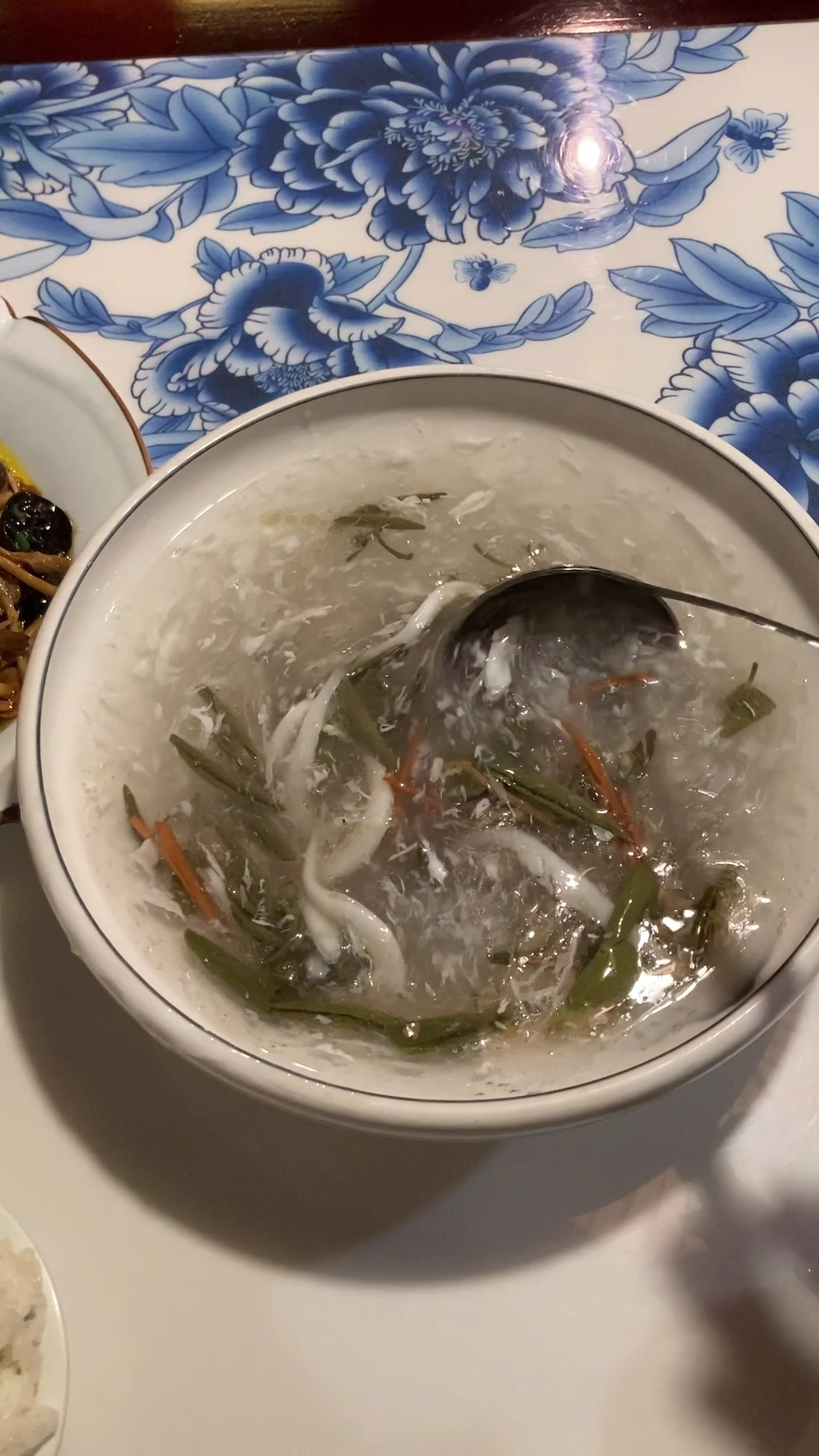 苏州美食莼菜银鱼羹