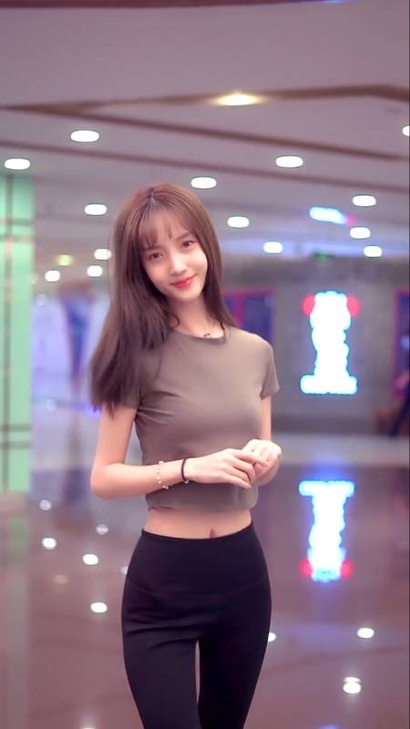 街拍#小姐姐的这个腰,身为女生的我都自愧不如