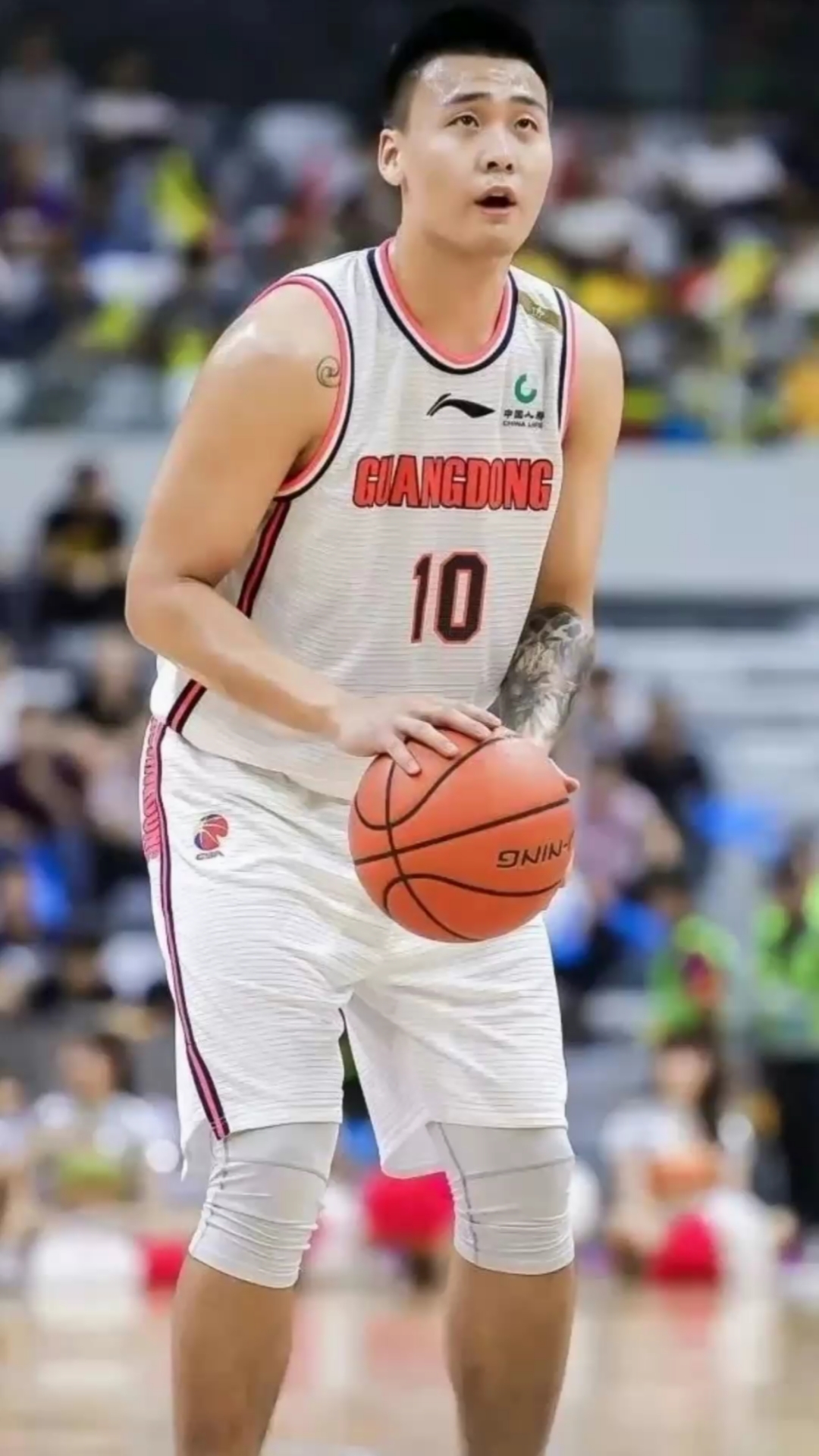 篮球#枪出如龙!赵睿急停跳投命中高难度三分球,太霸气了!