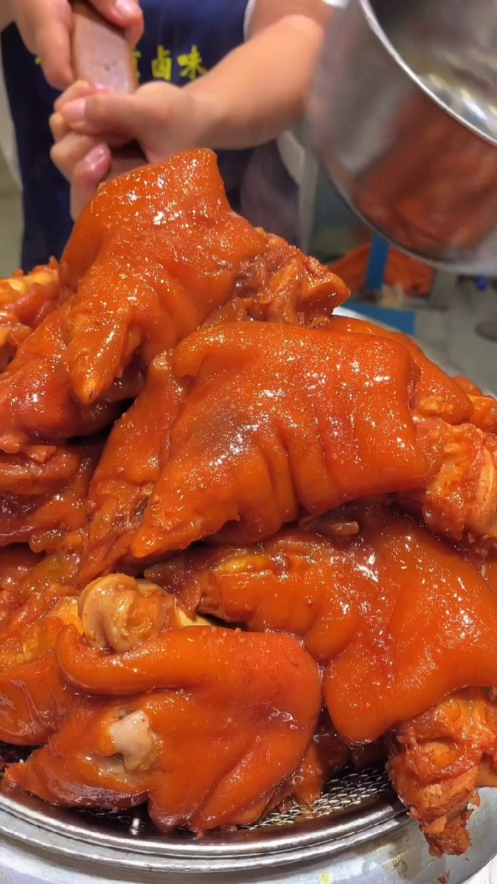 皇后酱爆猪蹄一天100斤