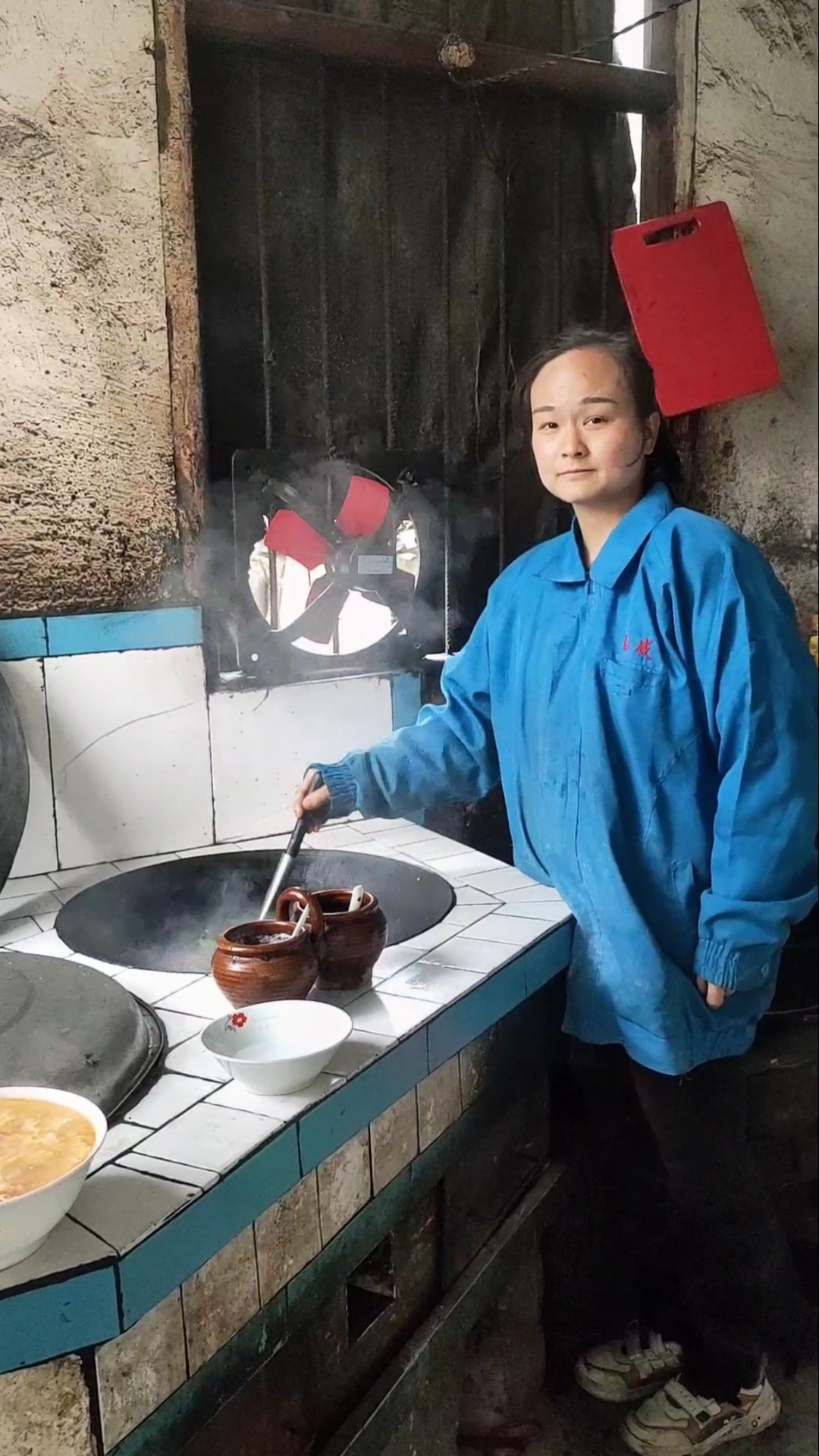 找女朋友就要找农村姑娘,虽然不漂亮,但是勤劳善良,还会洗衣做饭,这样