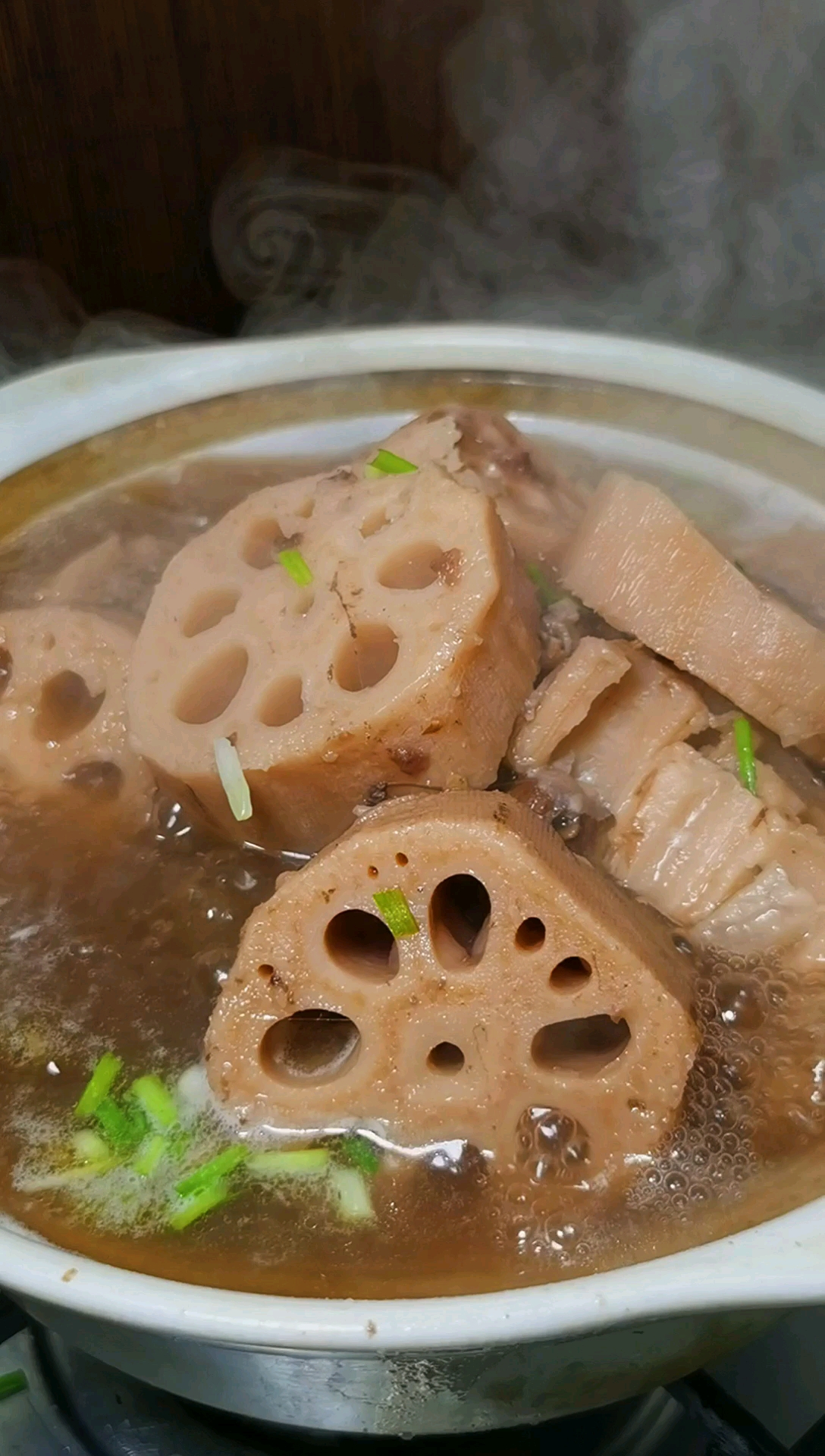 舌尖上的鄉村美食#光盤行動,湖北愛喝的洪湖粉藕湯.