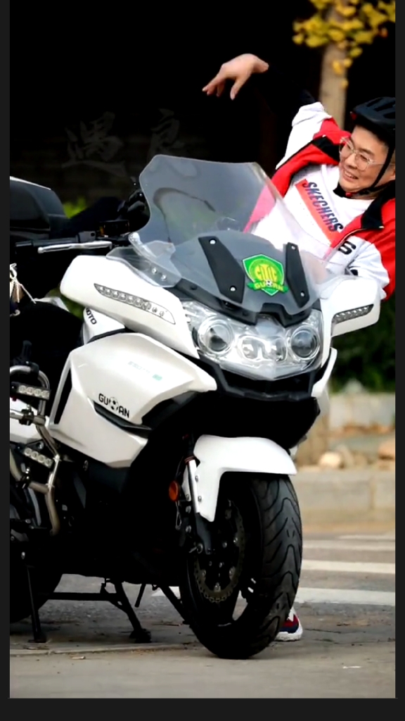 周九良#骑上我心爱的小摩托