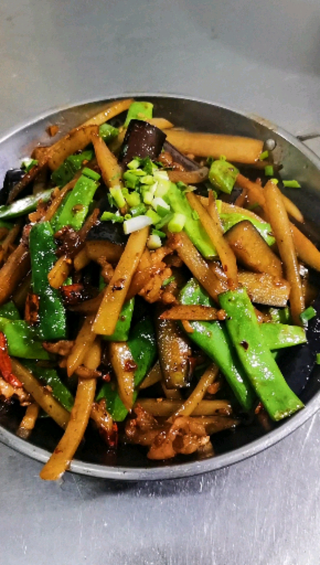 干锅地三鲜来了哦!