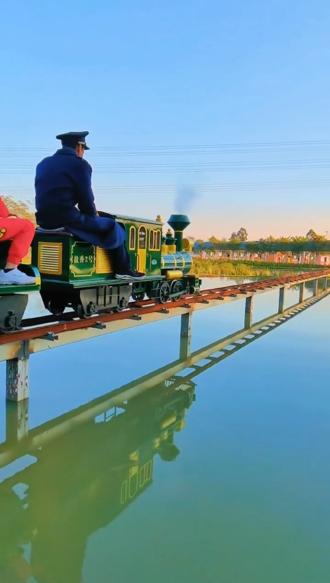 观光小火车#打卡盈香生态园水上观光小火车