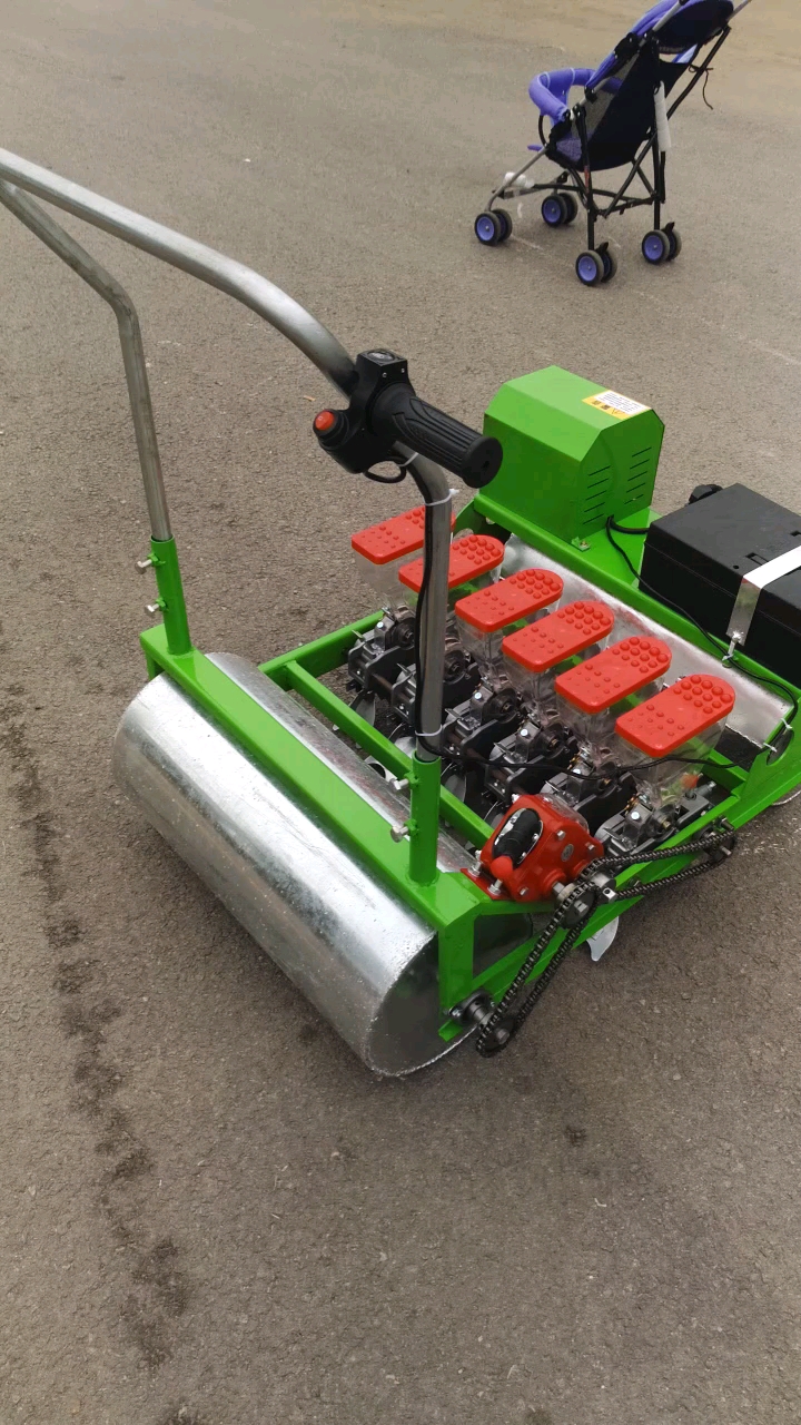 有#新款电动蔬菜播种机,前轮防滑装置,变速箱调节株距,多功能播种机械