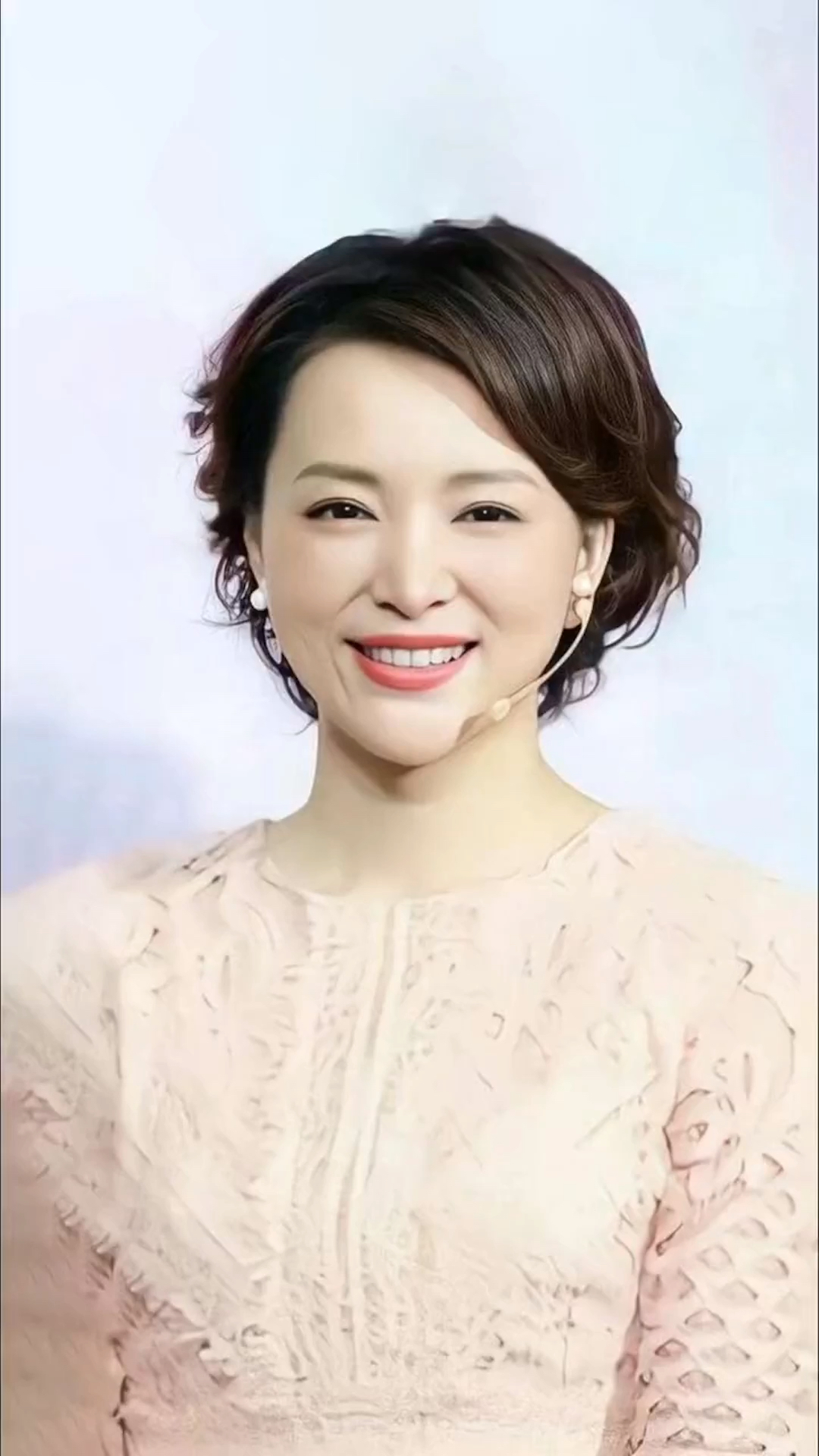 董卿#这世界有多美,女性就有多美.-度小视