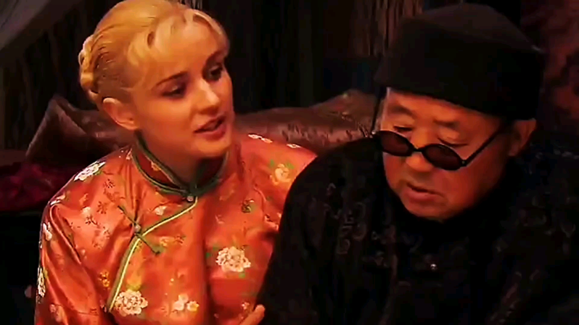 儿子娶了个洋媳妇,公公对她百般嫌弃