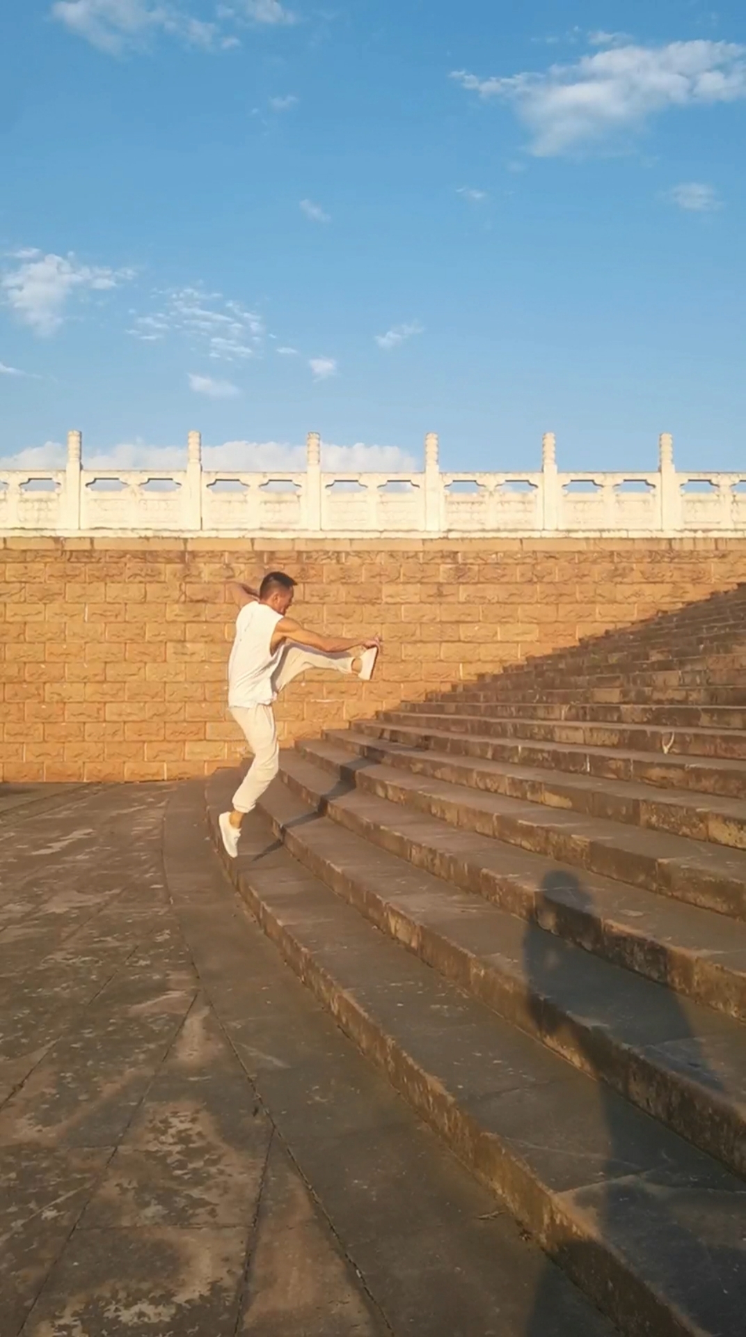 中华武术#抓着自己脚尖跳了五步