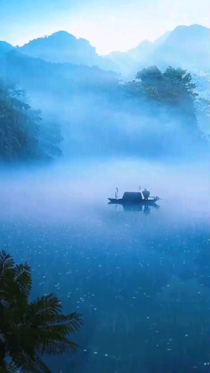 烟波江山一叶舟,宛若仙境画中游.寄情山水居世外,凡尘扰事不相