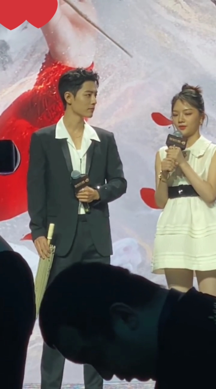 你喜欢的样子我都有#肖战现身见面会,与任敏同框,分享新戏