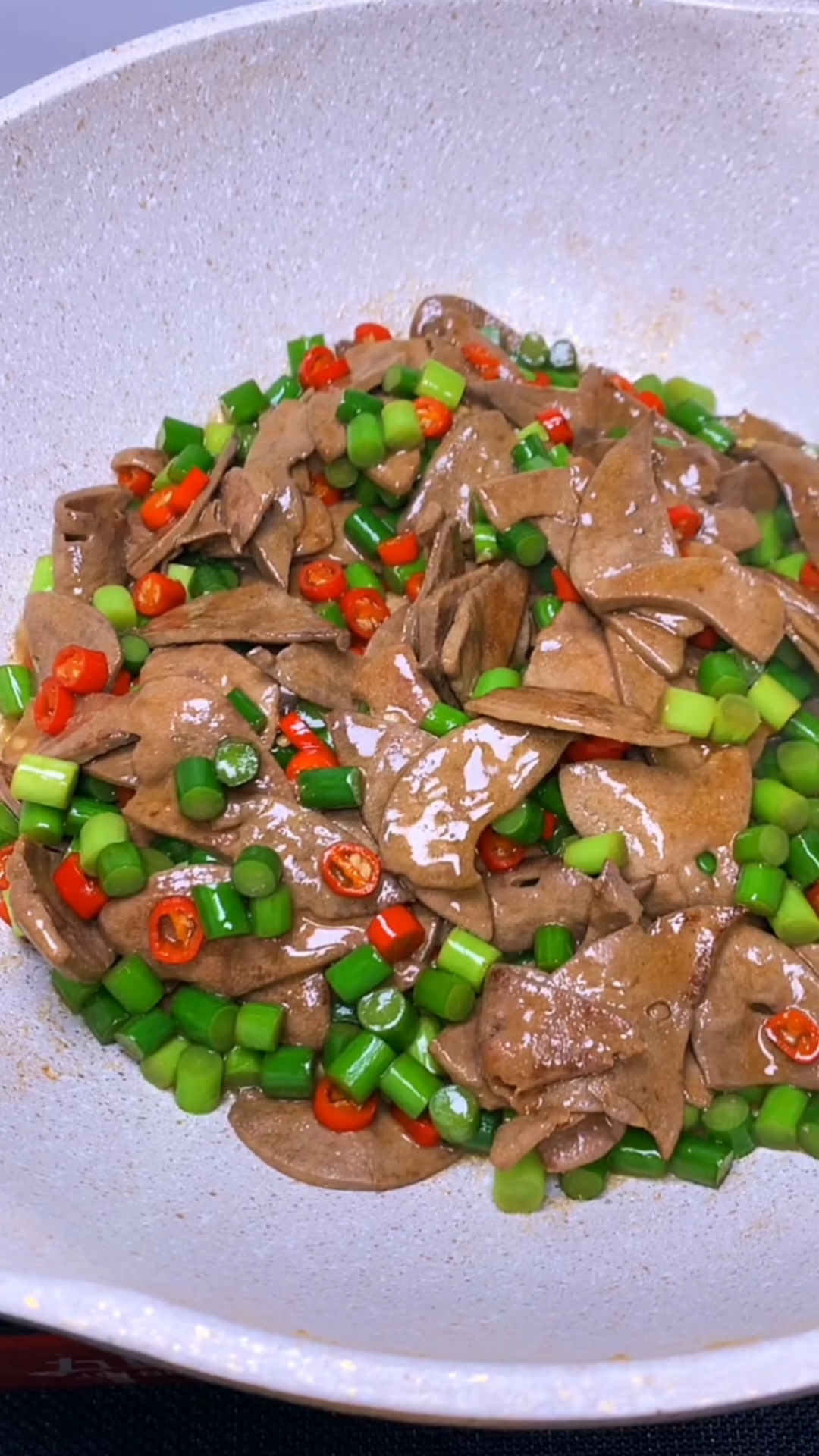 美食#猪肝炒蒜苔,美味又营养