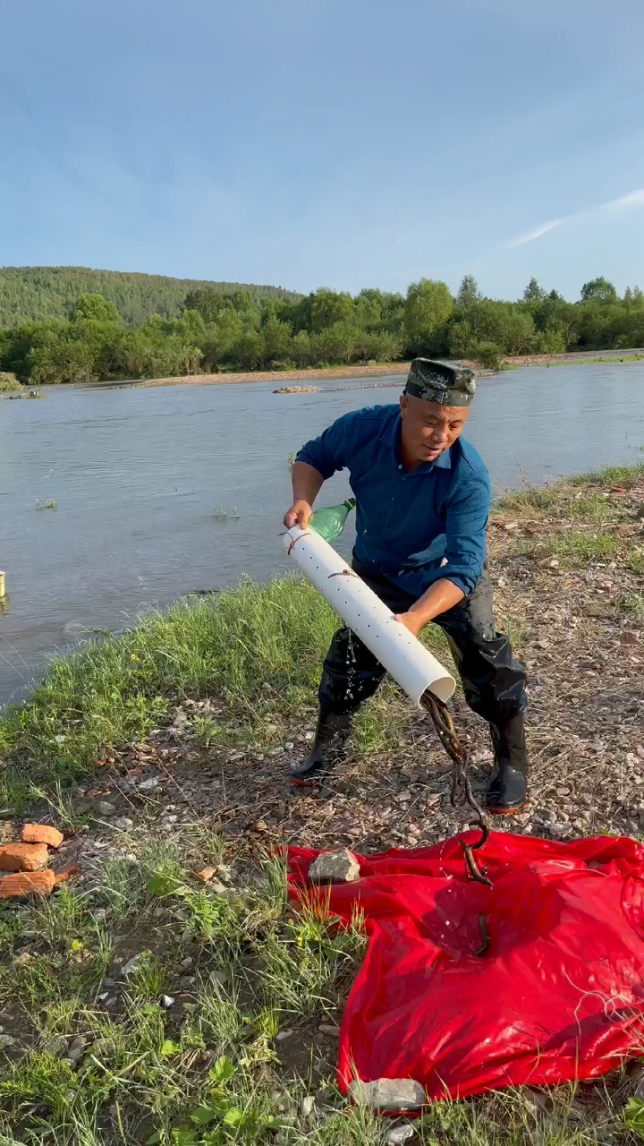 精心制作的自制捕鱼工具拿鱼真好使.