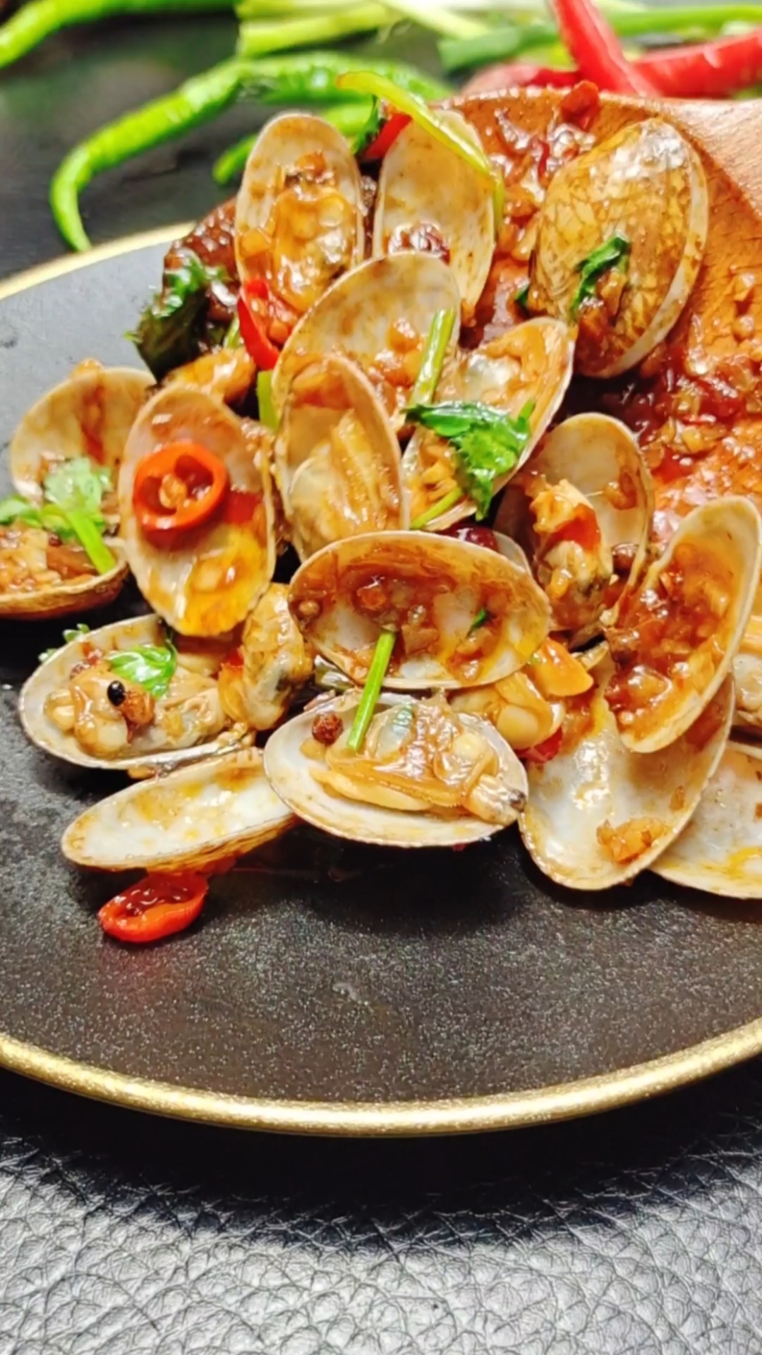 辣炒花甲#麻辣花甲这样炒!香辣美味