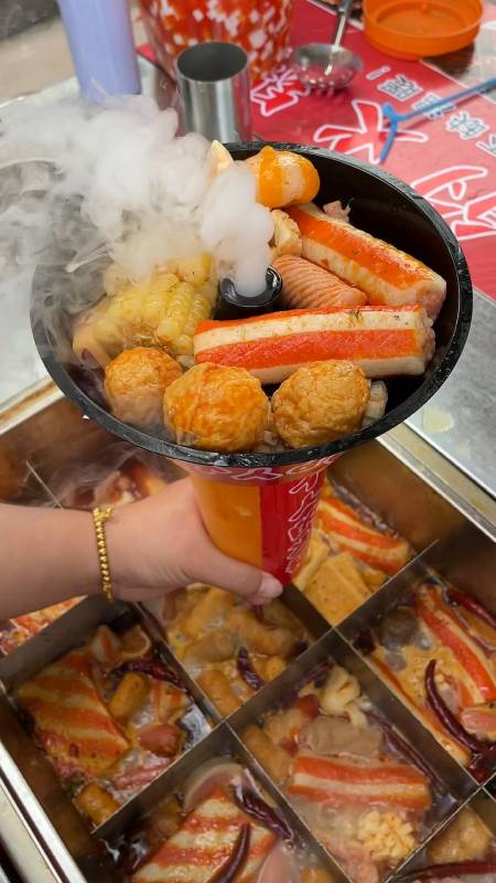 火锅杯这是可以行走的小火锅一个人也能吃火锅而且边走边吃还可以喝