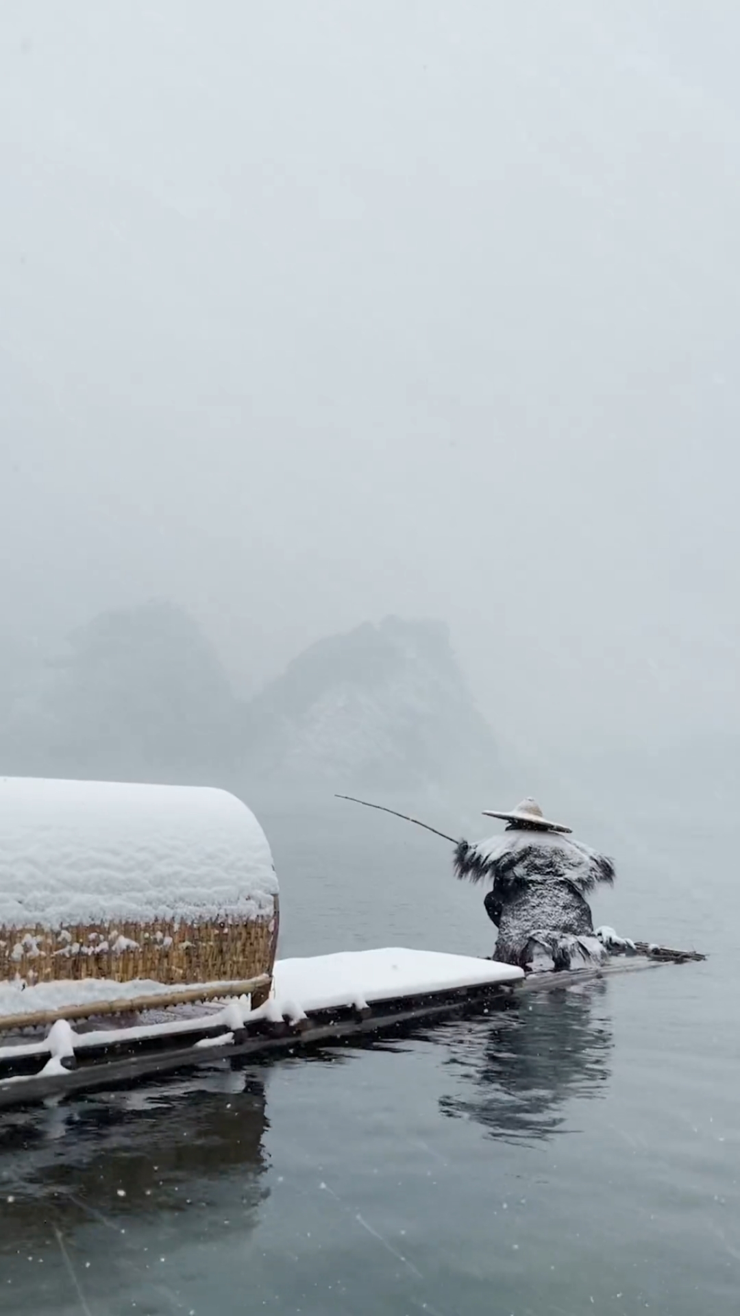 希望评论比视频更精彩,我先来:孤舟蓑笠翁,独钓寒江雪