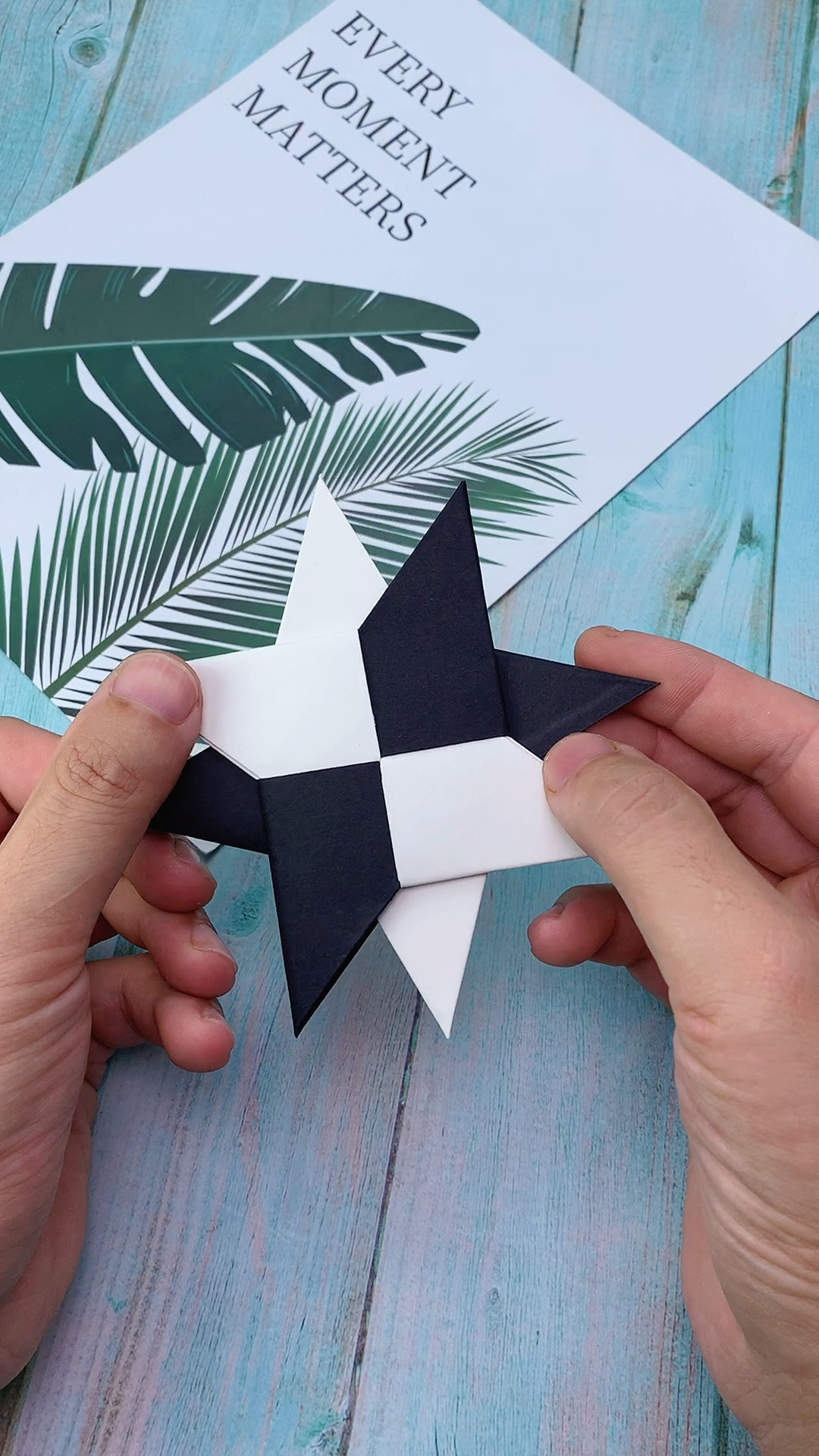 手工折纸#超好玩的变形纸飞镖,快来折一个吧!-度小视