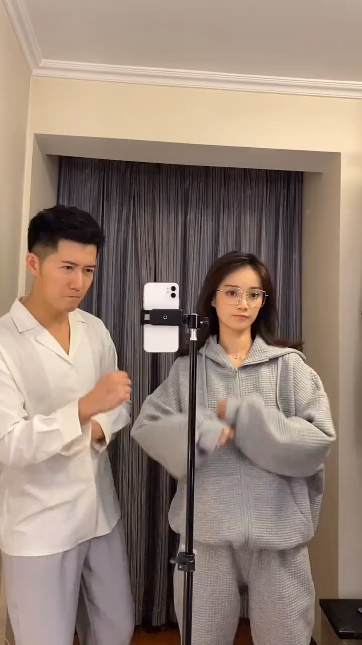 眼神和气场这块不能输给媳妇!温格夫妇