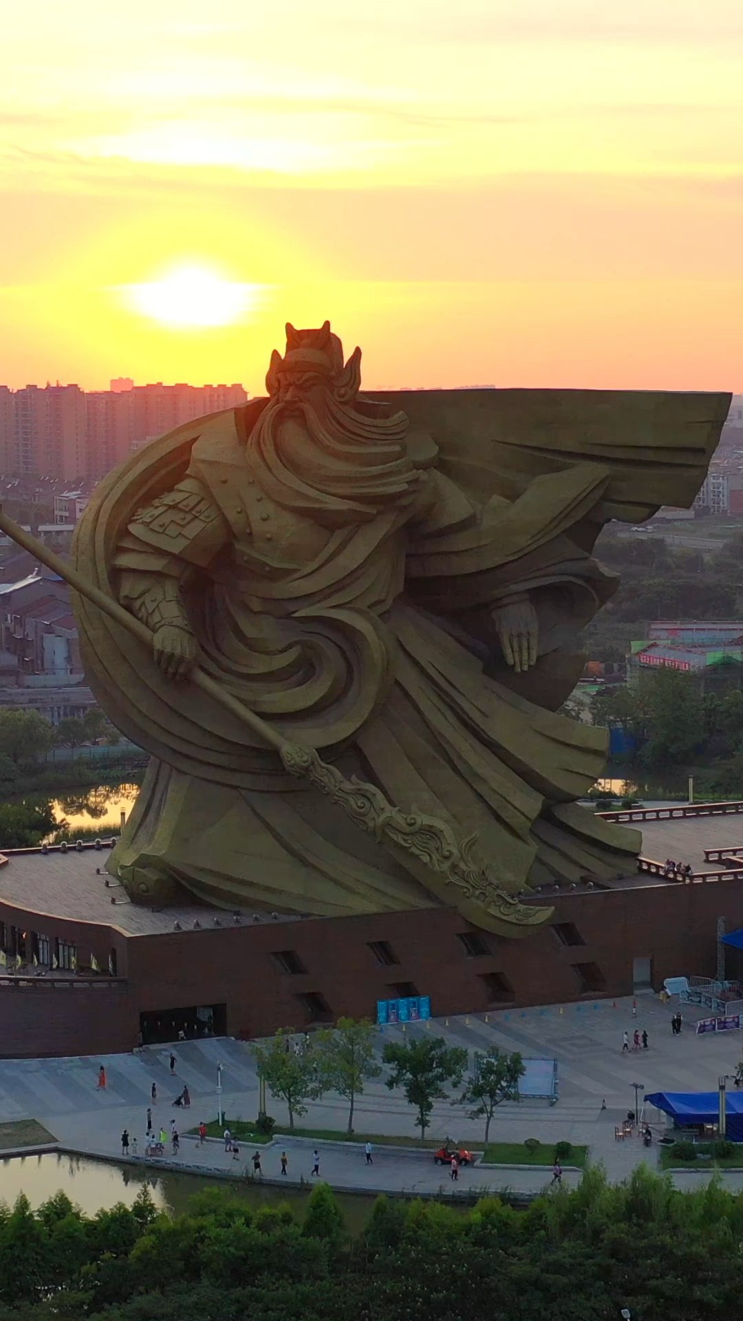 带上全民去旅行#荆州巨型关公像,建设如果只是小错误,拆掉才是最吹哪