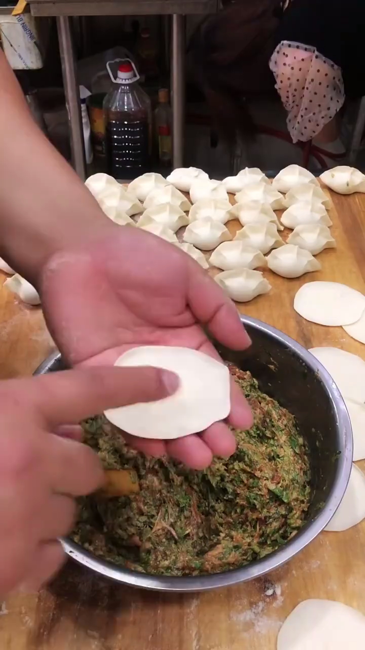 水饺手法教学#快速包水饺,俩手一捏既成!
