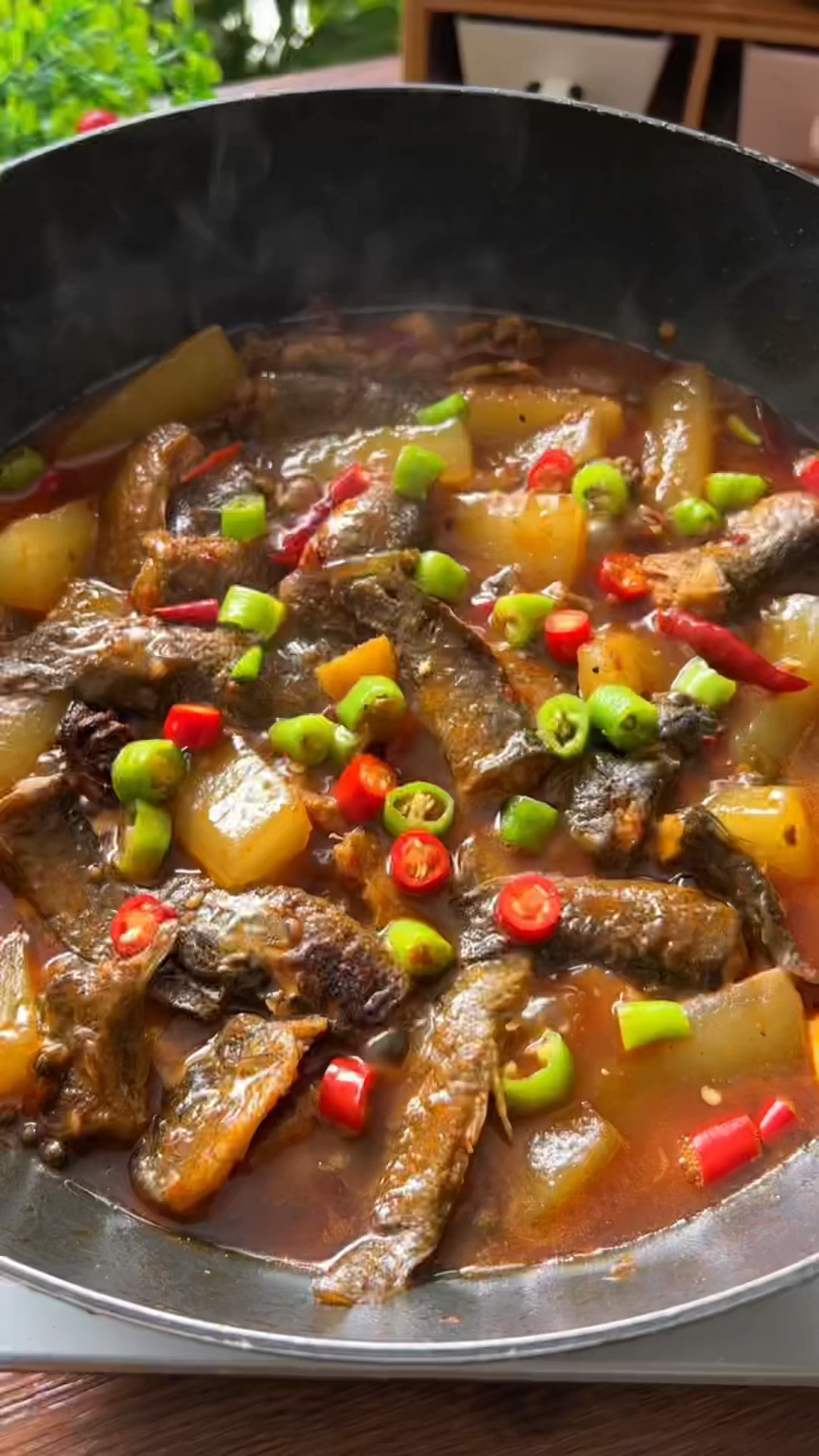 今天分享一道我们湖北的特色菜泥鳅烧黄瓜,开胃又下饭!-度小视