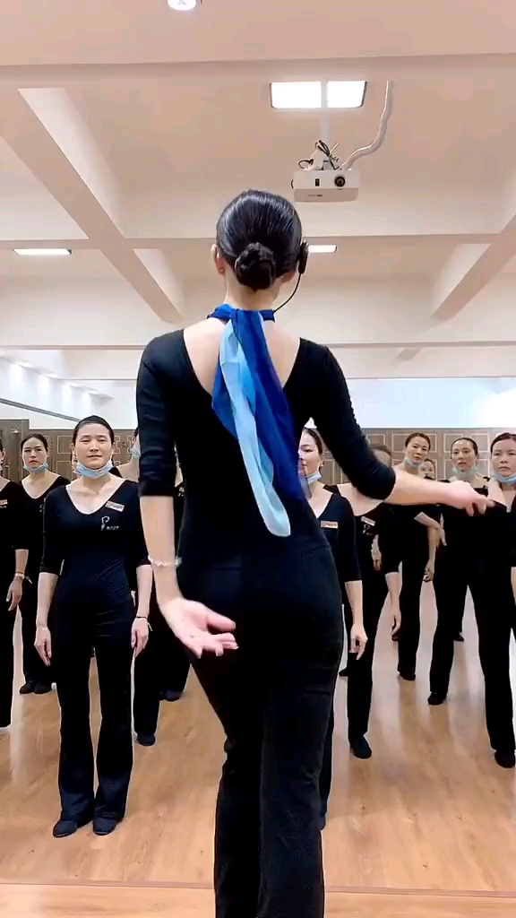 形体老师!传统美!