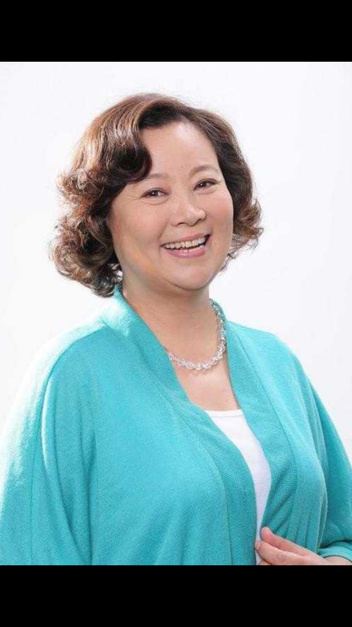 65岁老戏骨方卓青:因敬业被抛弃,二婚嫁"救命恩人"恩爱30年