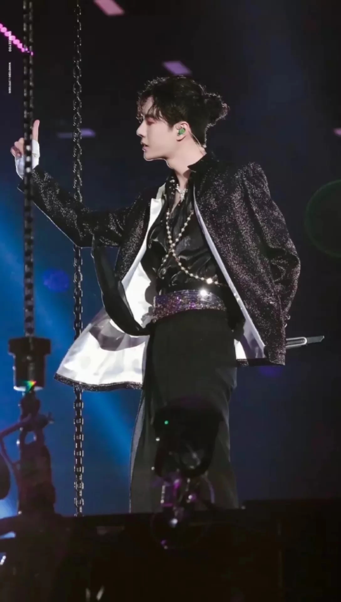 王一博#豹豹队长的这个甩头也太帅了吧