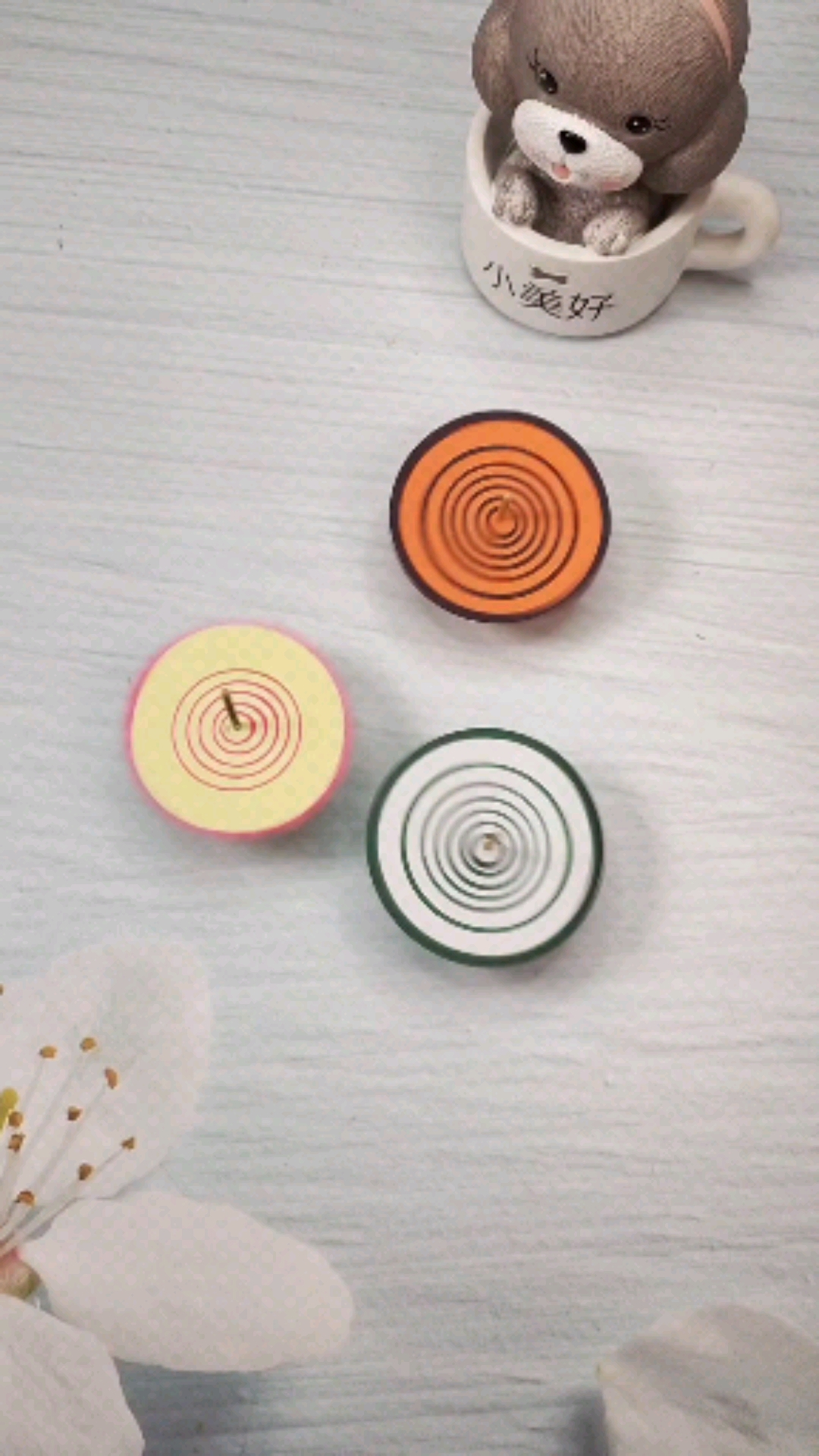 矿泉水瓶盖子不要扔来做个陀螺可好玩了