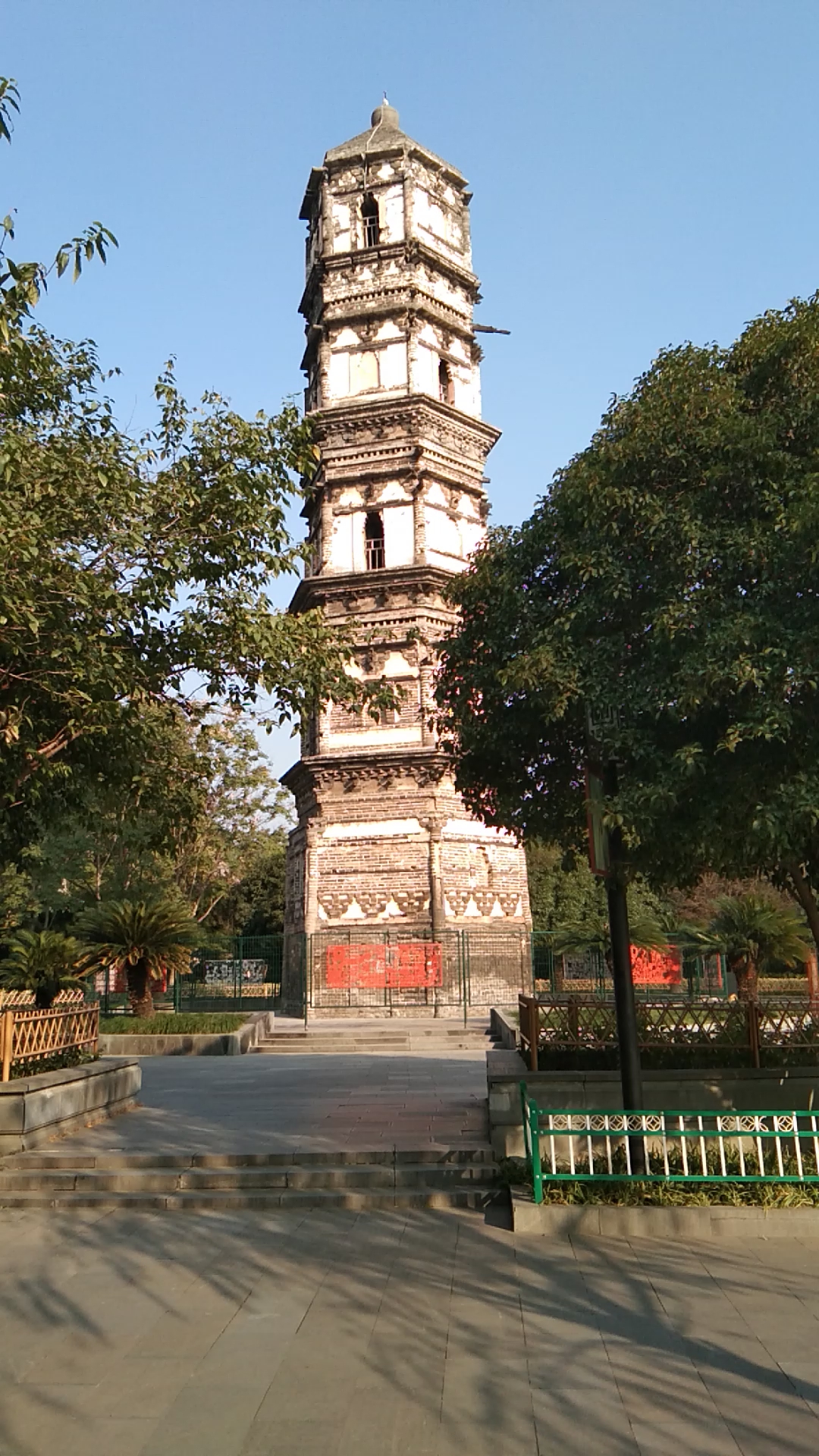 历史文化#义乌锈湖公园的大安寺塔.