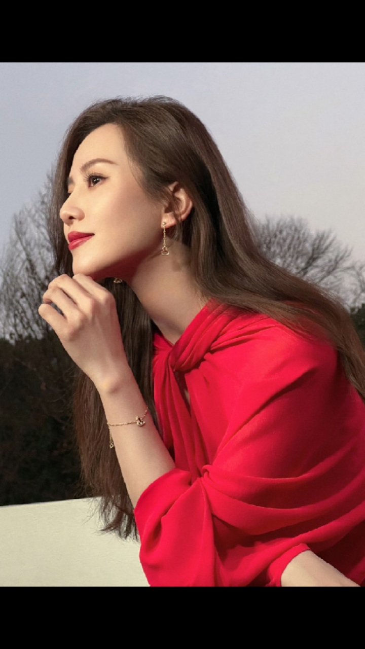 女神刘诗诗#刘诗诗红色连衣裙年味十足写真