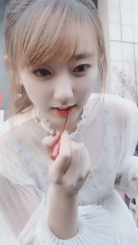 26万粉丝  关注一只会听懂人话的小猫咪～11.2万小短腿出生了!