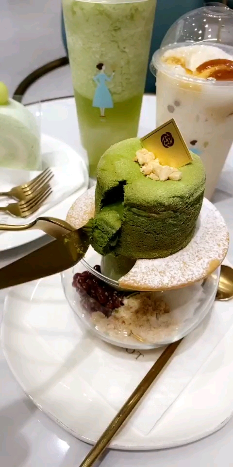 美食#网红蛋糕,你们尽管脑补,我不敢说,也不敢问