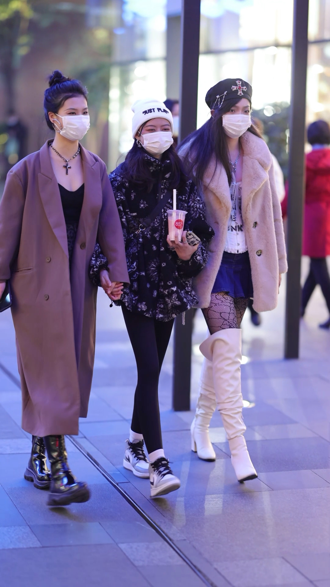 我要上热门#好闺蜜就应该手拉手一起逛街街!