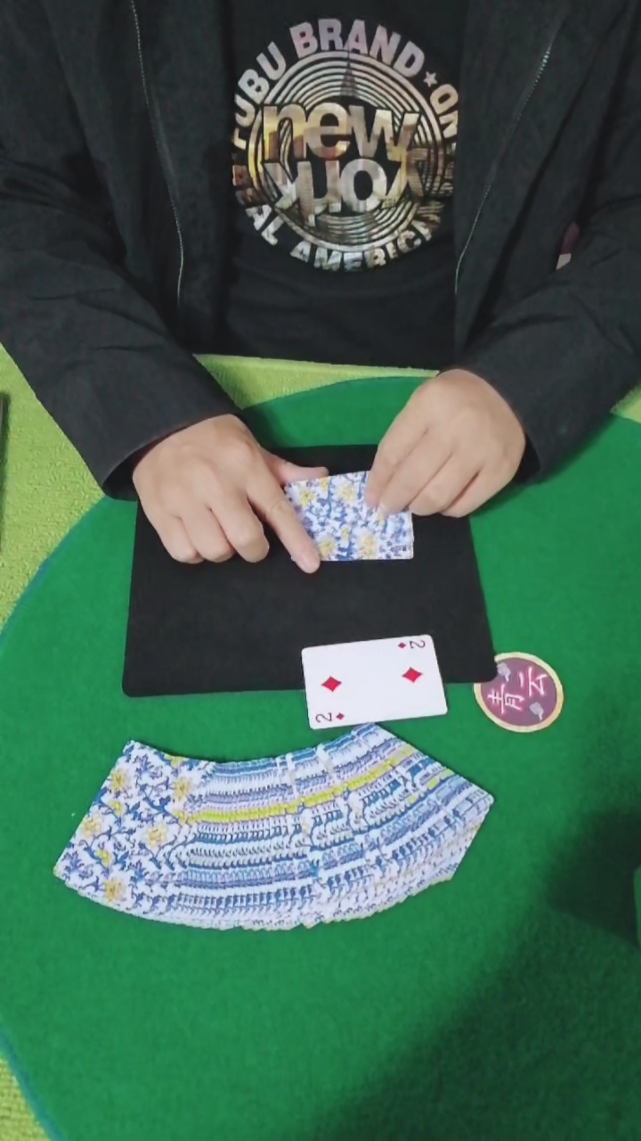 扑克滑袖#青云滑袖教学这样玩看明白了吧