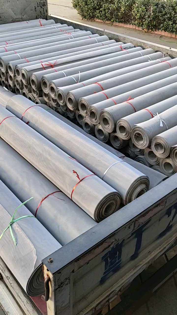 不锈钢筛网看着满车的60目不锈钢筛网丝网犹如经过训练一般整齐从容的