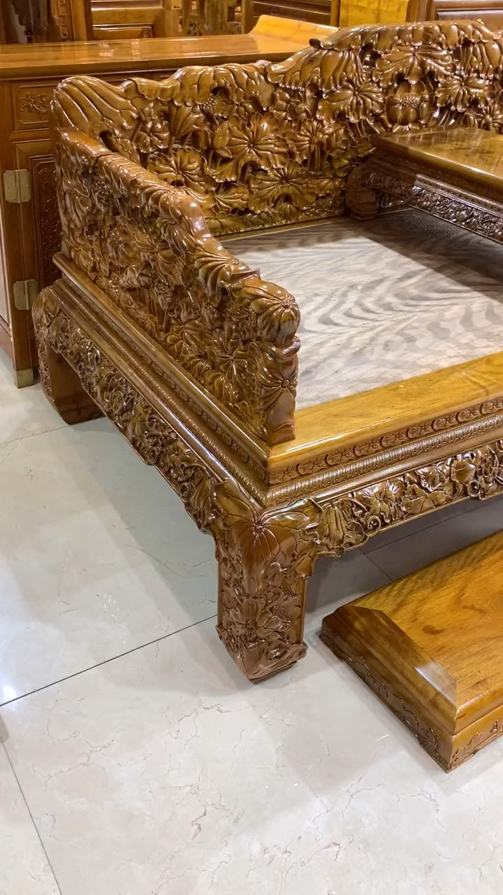 古典红木家具#金丝楠木95雕罗汉床-度小视