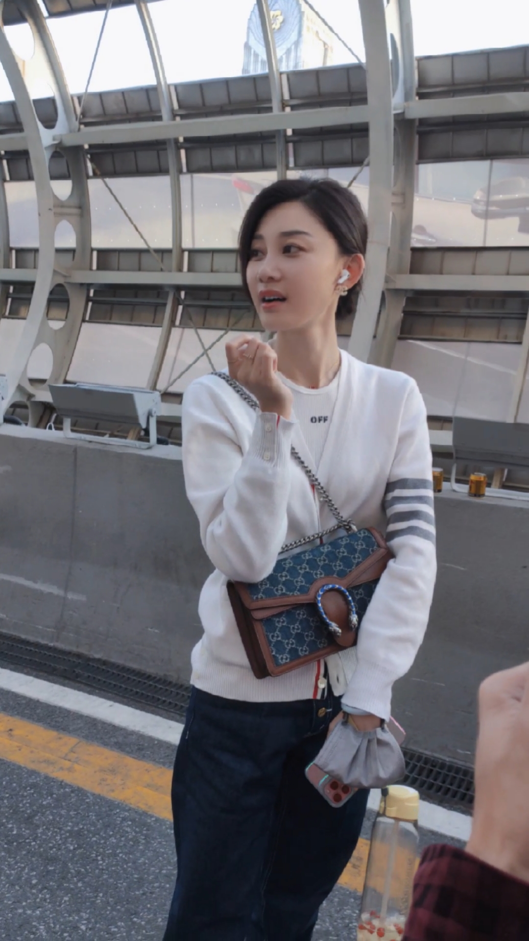 萤火有奖打卡今天无意中偶遇女神张芮尔小姐姐果然是美貌如花0678