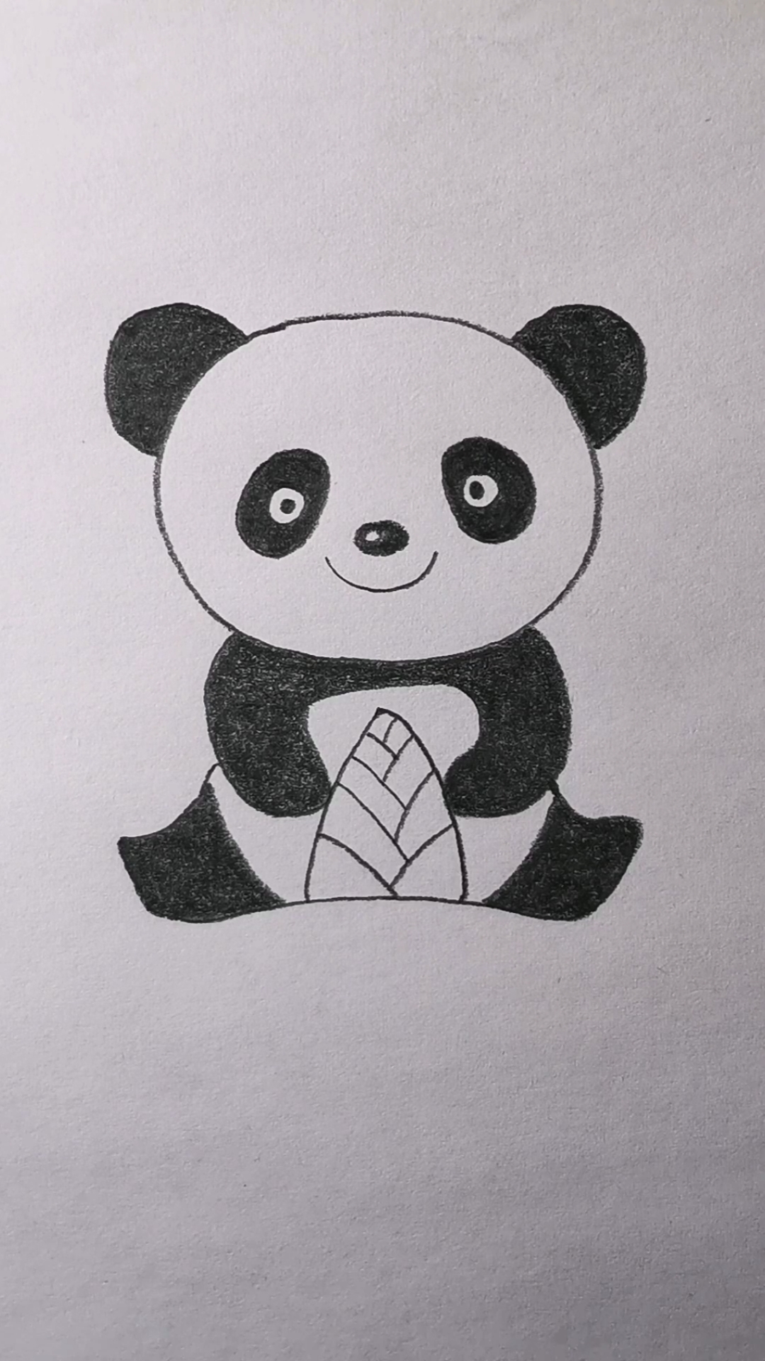 用椭圆画国宝大熊猫