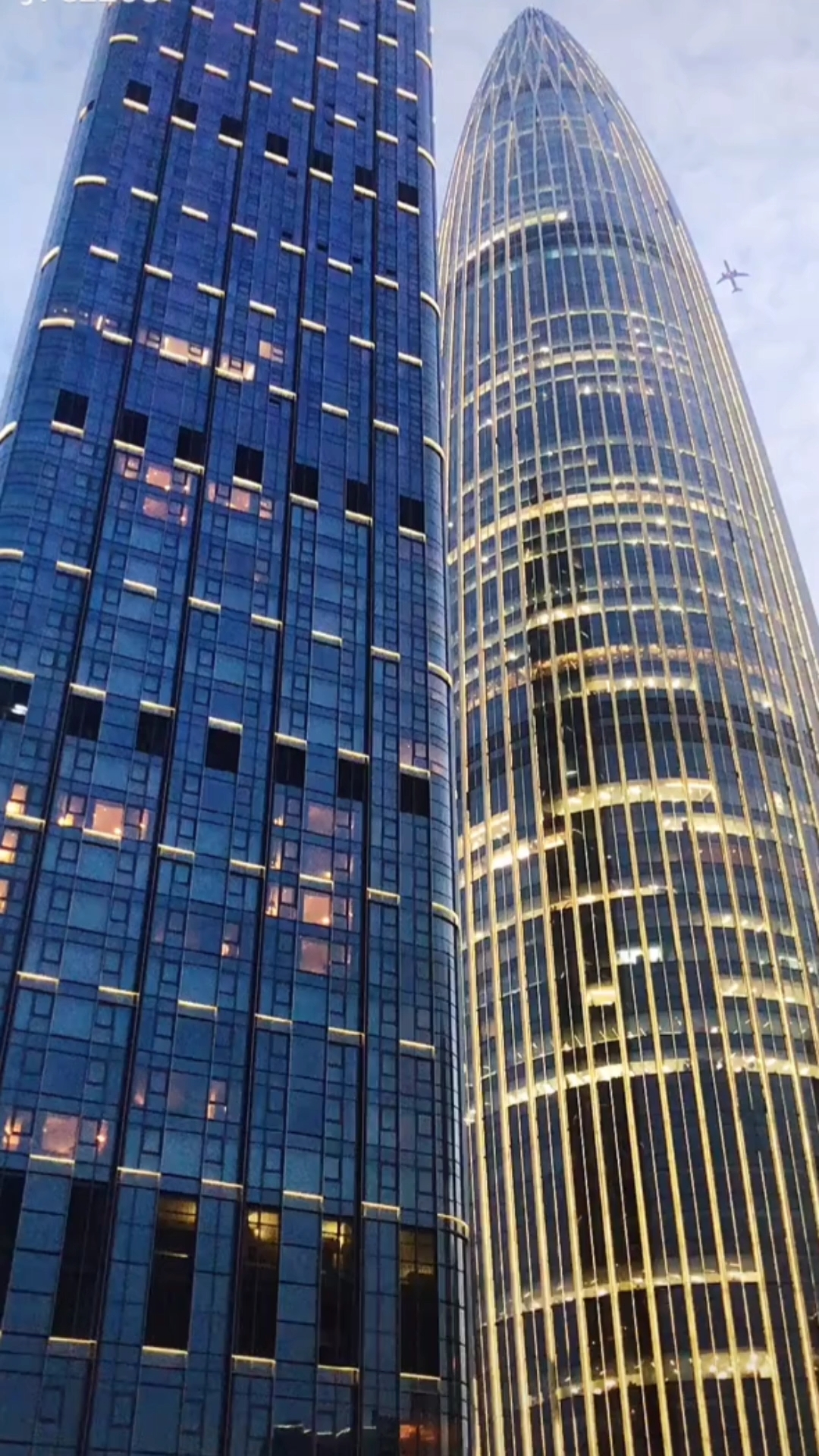 深圳华润大厦,飞机顶上飞