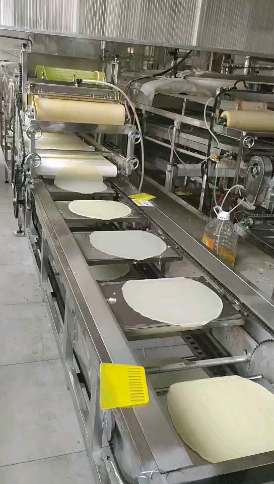 凉皮#客户家使用摩天轮圆形凉皮机,方皮机,正在生产中,凉皮制作过程!