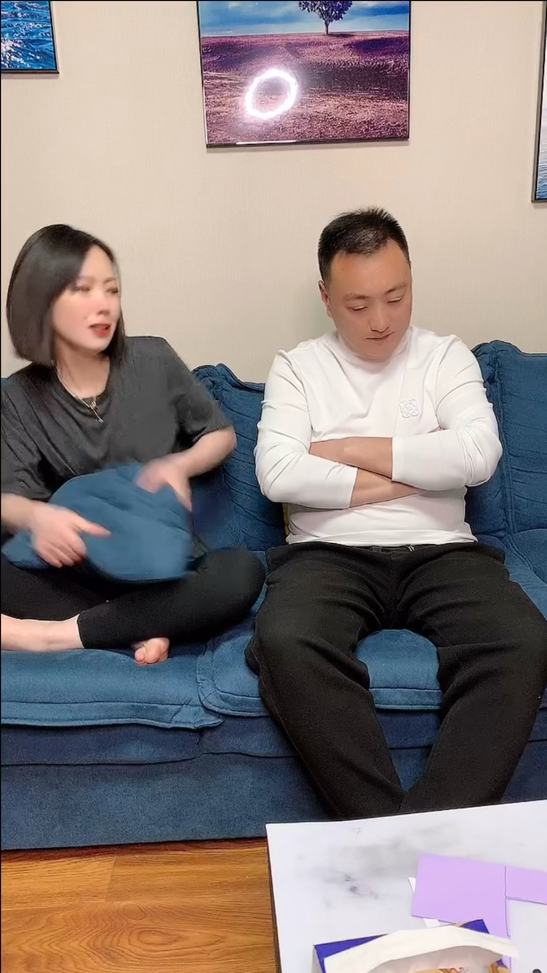 两口子吵架很正常,只要有一方先低头,就不至于走到无法挽回的地步