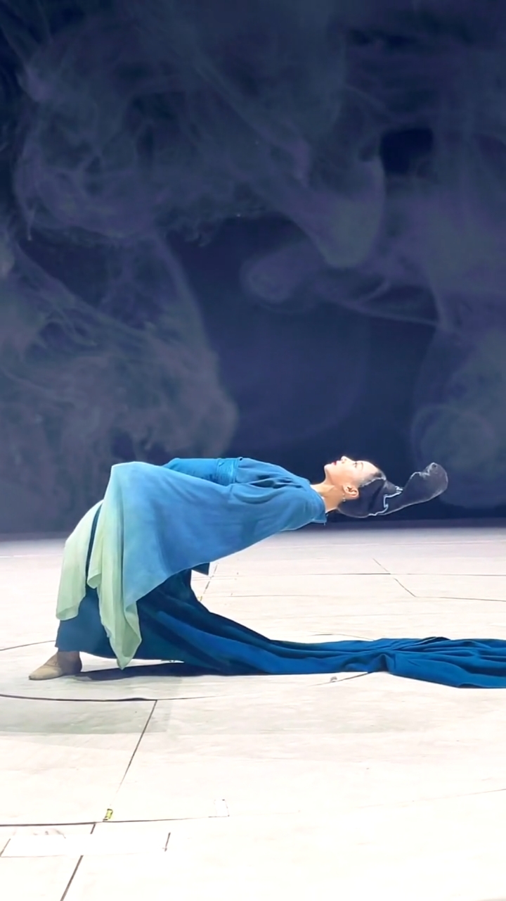 你知道什么是青绿腰吗这就是舞蹈诗剧只此青绿舞者的腰功