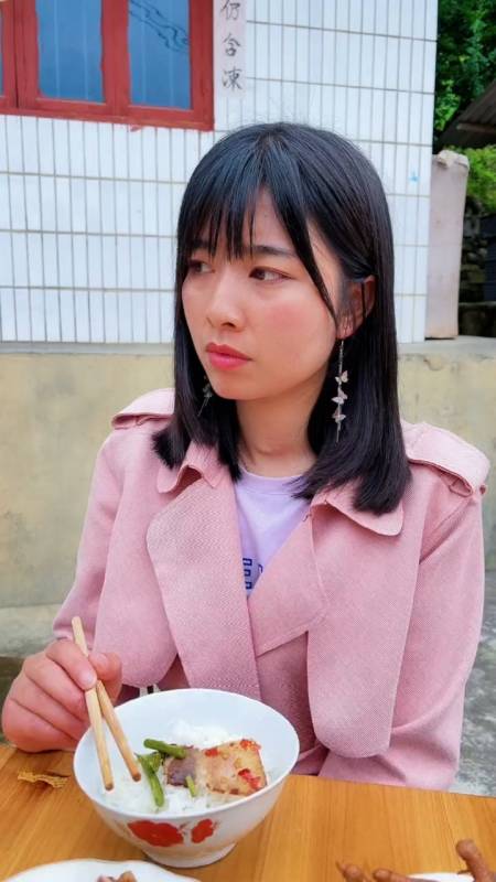 ddfb22小时前 视频拍的好,一键送三连,关注不迷路～ 回复 2 私厨小雨