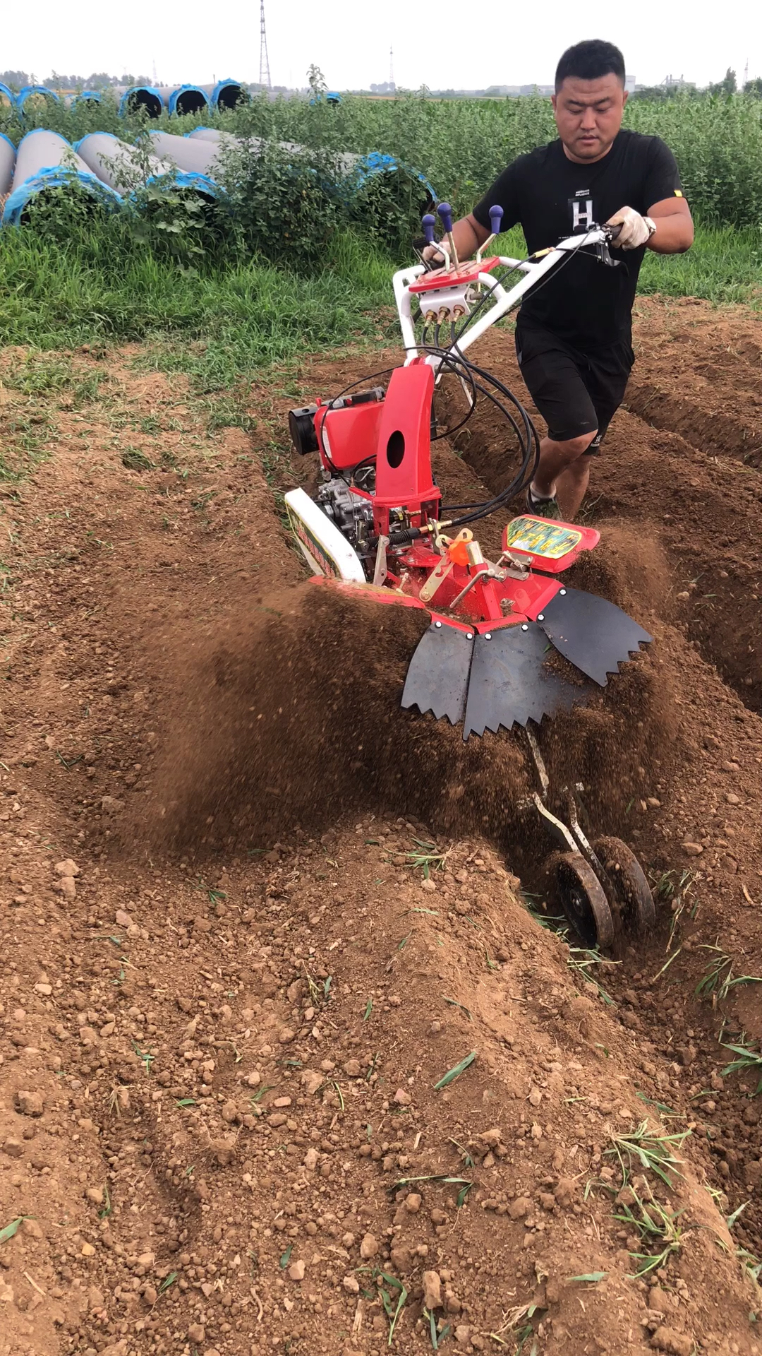 多功能开沟培土机