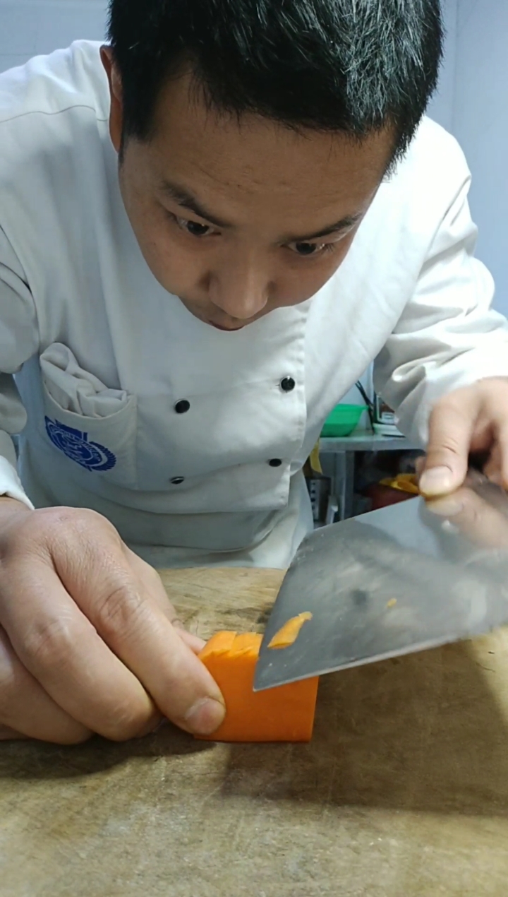 全民独门绝技咖#翘嘴大象料头花